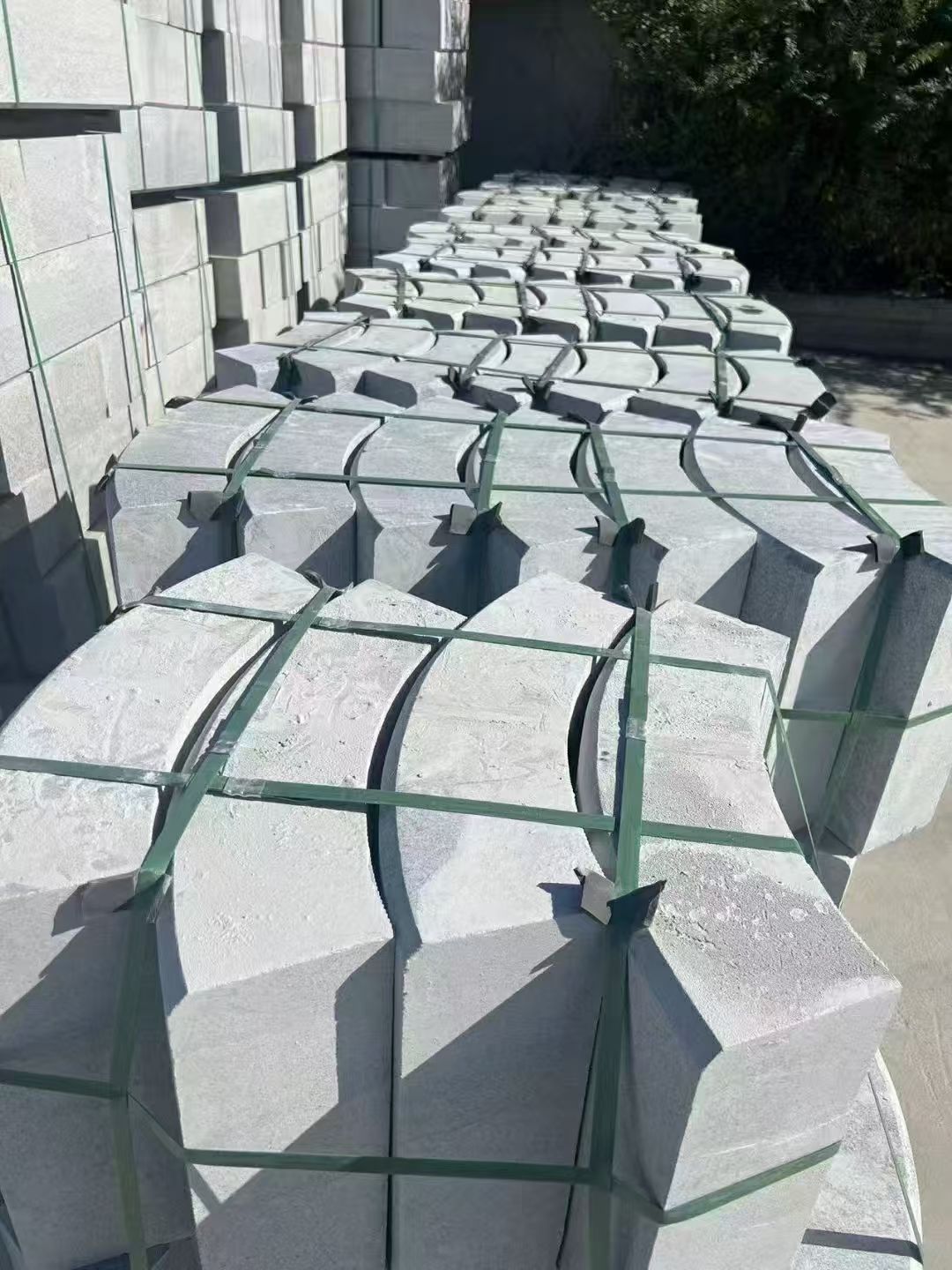 乌鲁木齐 芝麻灰弧形路沿石