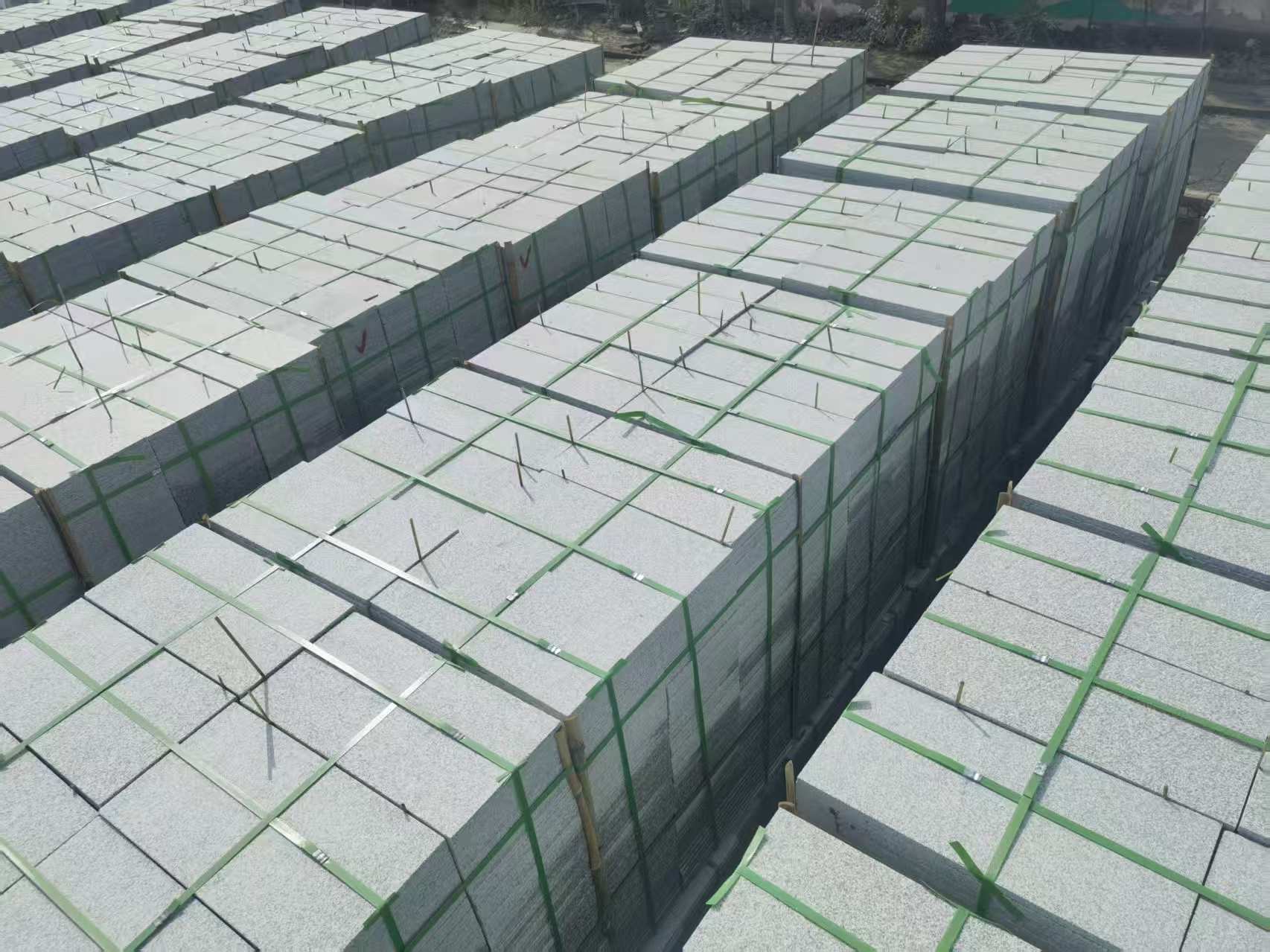 乌鲁木齐 芝麻白1.8公分火烧300*600地铺，清仓大甩卖