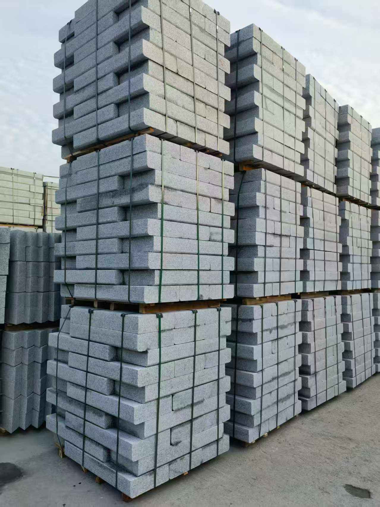 乌鲁木齐 路沿石（路侧石），颜色一致，尺寸标准