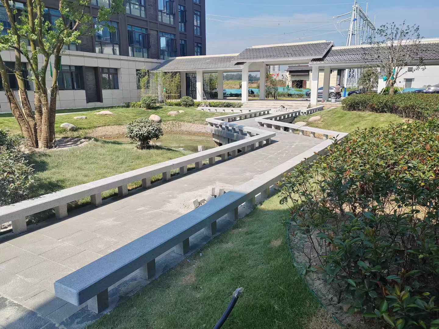 乌鲁木齐 芝麻灰小区坐凳&栏杆安装效果