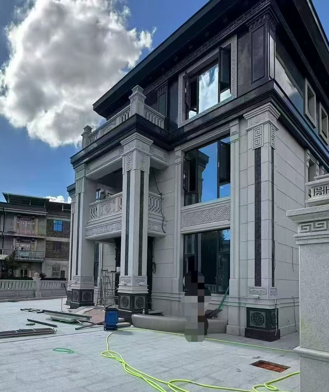 乌鲁木齐 别墅干挂，芝麻白与芝麻黑完美配合